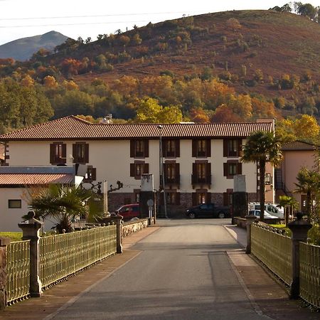 Hotel Urgain Oronoz-Mugaire Exteriör bild