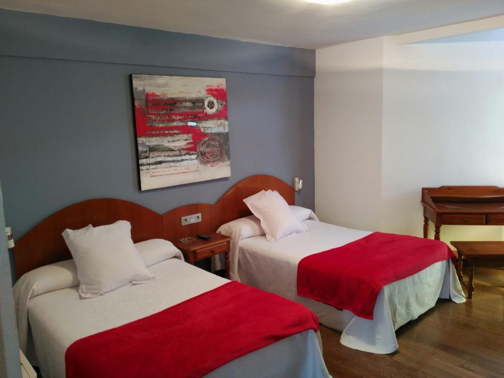 Hotel Urgain Oronoz-Mugaire Exteriör bild